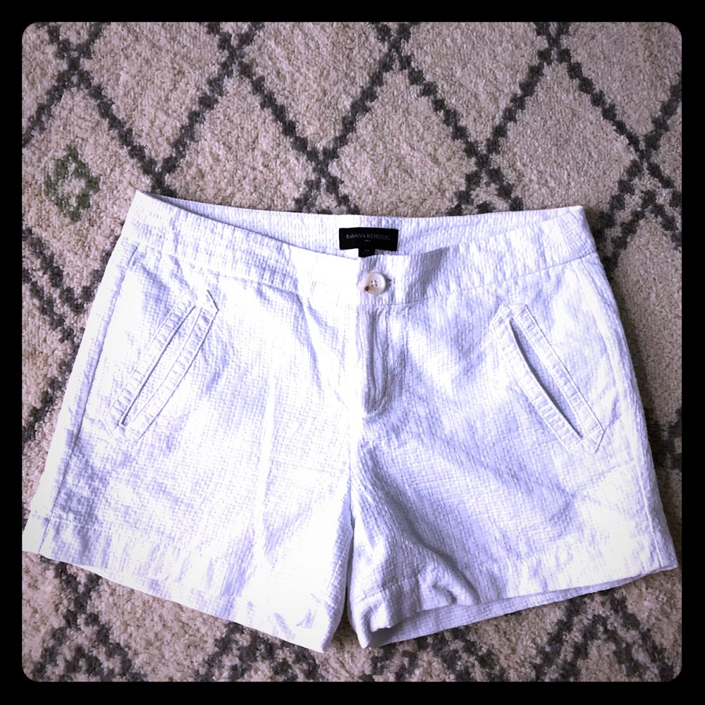 White textured Banana Republic shorts size 10